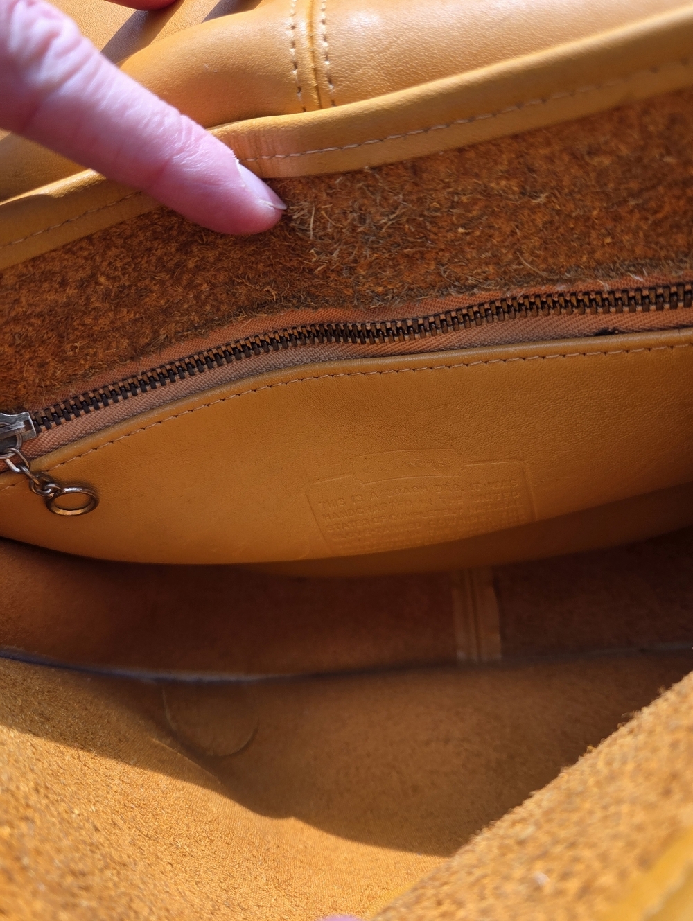 Coach Ergo 9034 1990s Yellow Glove Tanned Leather - Picture 8 of 16